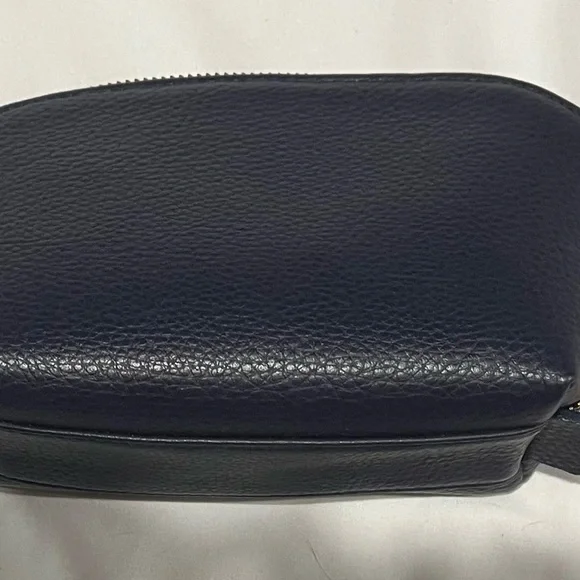 EUC CUYANA Small Makeup Bag, Navy, 5”x8”x2 1/2” - Picture 7 of 7